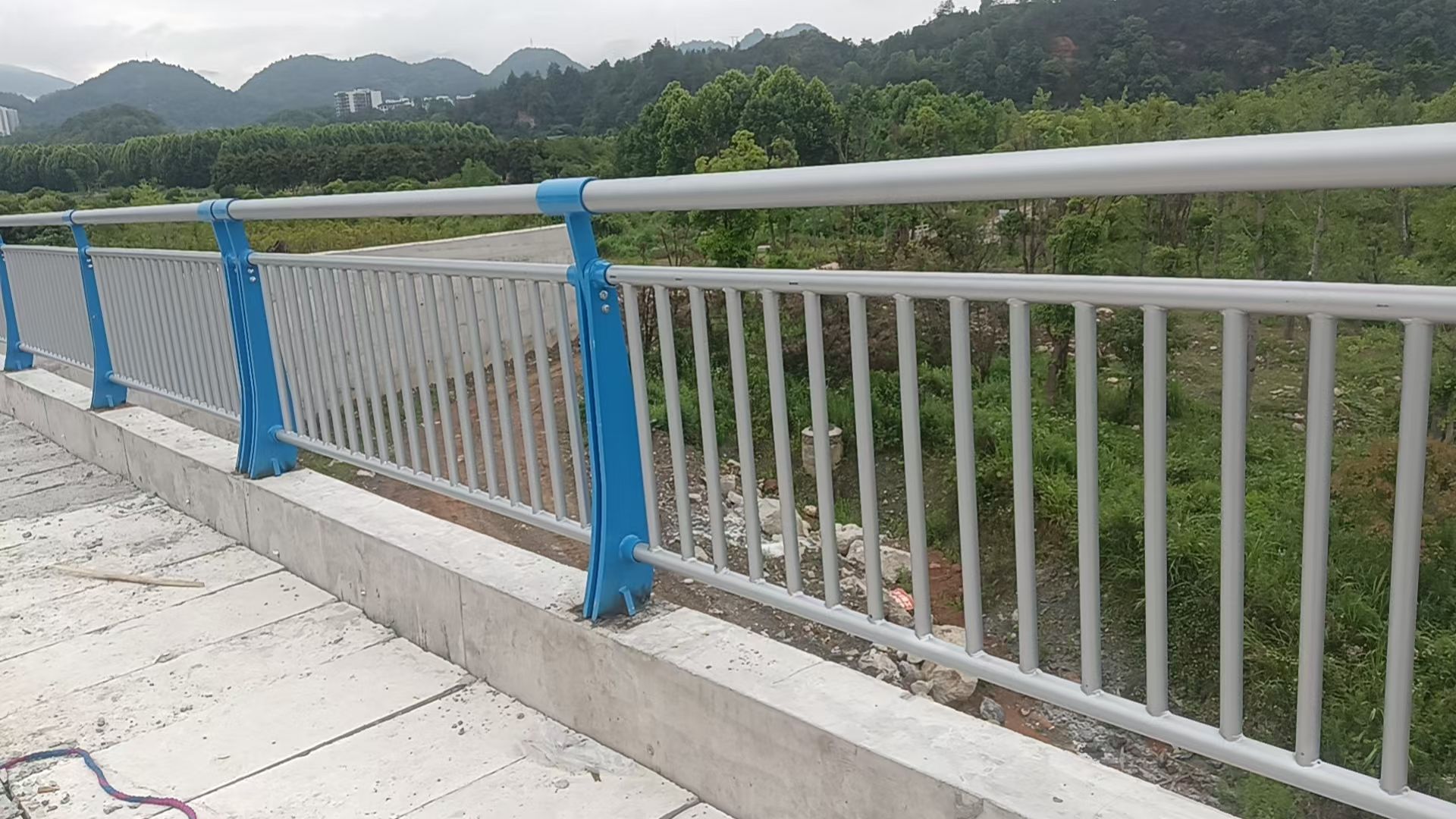 宜春市不锈钢栏杆桥梁防撞护栏 - 推荐